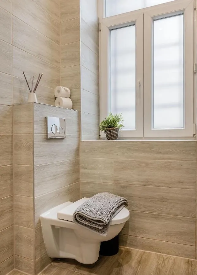 Apartment Casadeco Inspired Minimalist Condo W/ New York Cafe Views Budapest