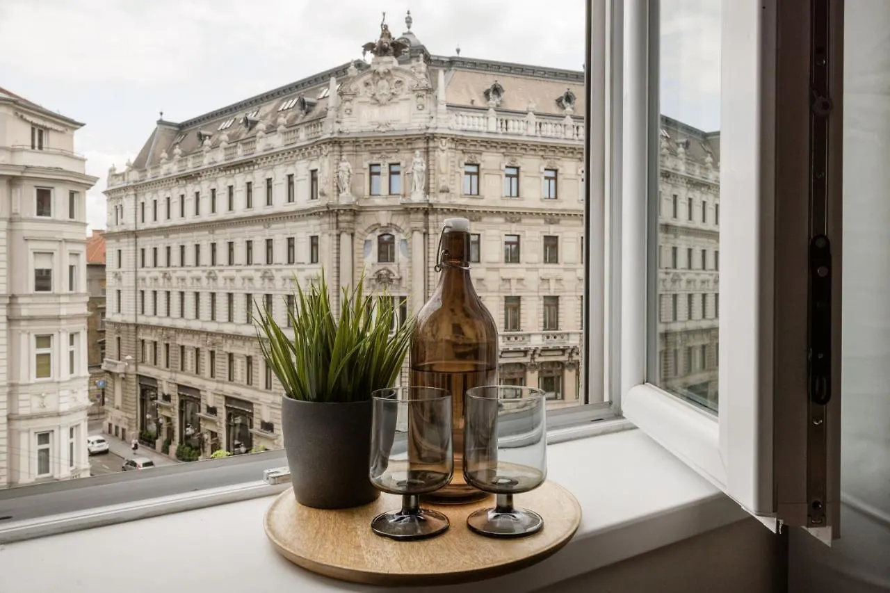 Casadeco Inspired Minimalist Condo W/ New York Cafe Views Budapest