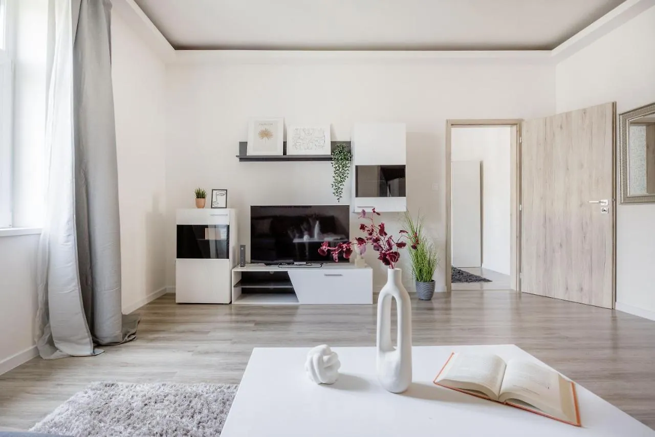 アパート Casadeco Inspired Minimalist Condo W/ New York Cafe Views ブダペスト