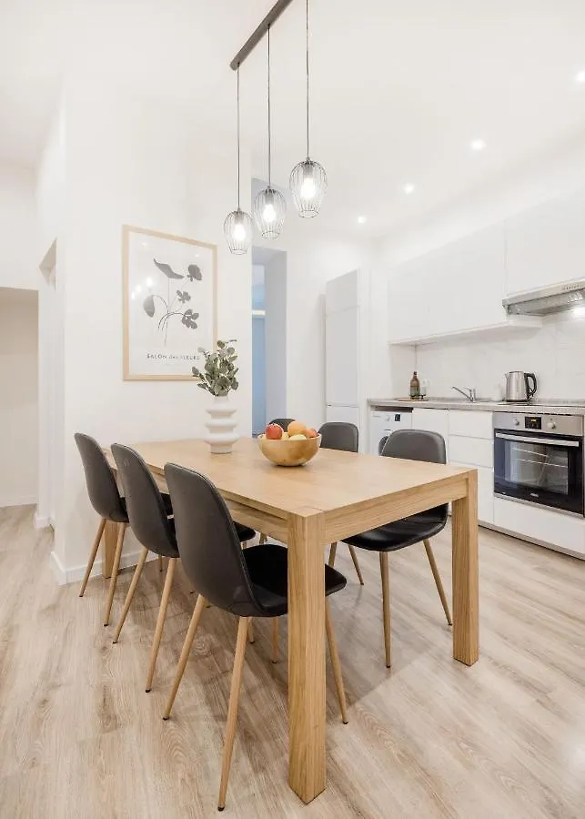 アパート Casadeco Inspired Minimalist Condo W/ New York Cafe Views ブダペスト