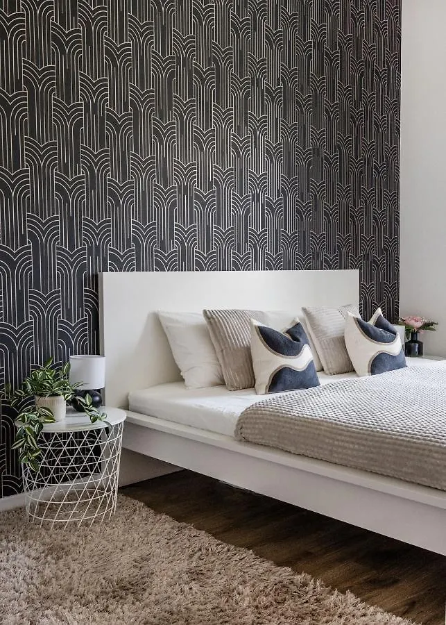 Casadeco Inspired Minimalist Condo W/ New York Cafe Views ブダペスト アパート