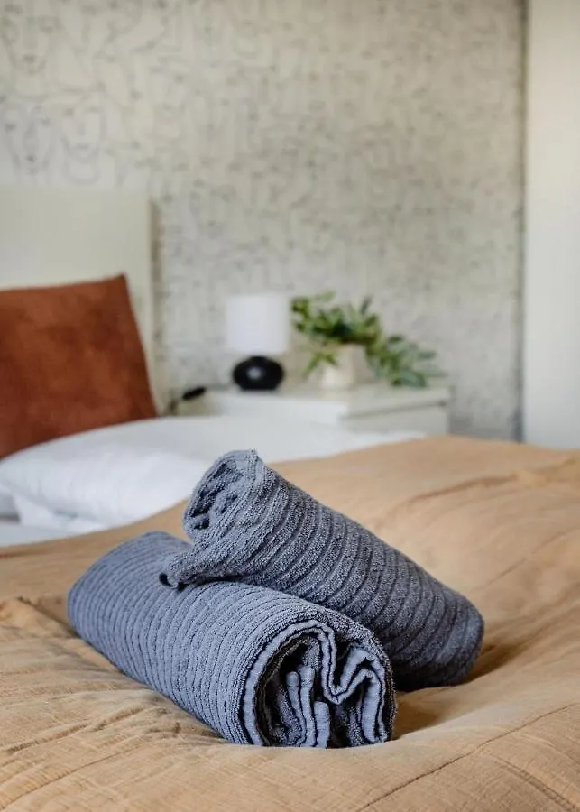 Casadeco Inspired Minimalist Condo W/ New York Cafe Views ブダペスト 0*,